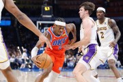 pg电子游戏官网官方网站-NBA：为什么季后赛首轮还很精彩，第2轮突然变得一边倒，没有悬念